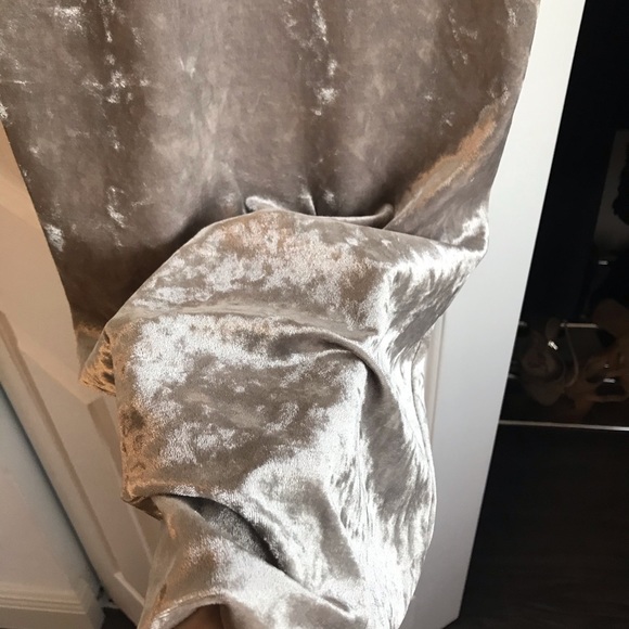 AKIRA crushed velvet bodycon midi dress - Picture 5 of 6